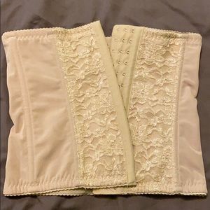 COPY - Everbellus lace waist trainer